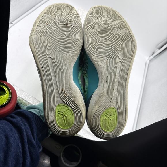 Size 10 - Nike Kobe 9 EM Easter main image 4